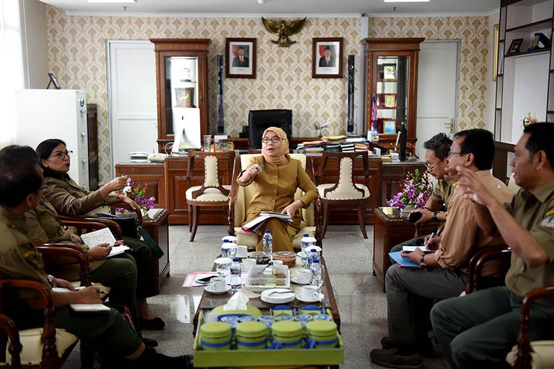 Pemprov Imbau Masyarakat Kembangkan Budidaya Kacang Macadamia